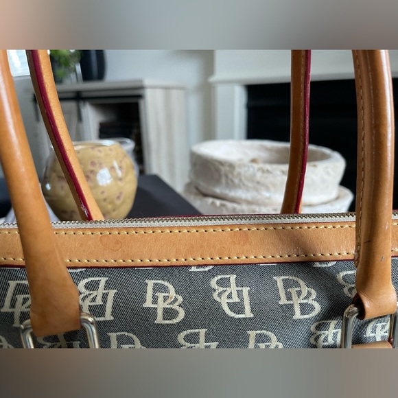 Dooney & Bourke| Tan & Gray Logo Satchel with Double Pocket Lockā¢ā¢ā¢Y2k style - Picture 11 of 17